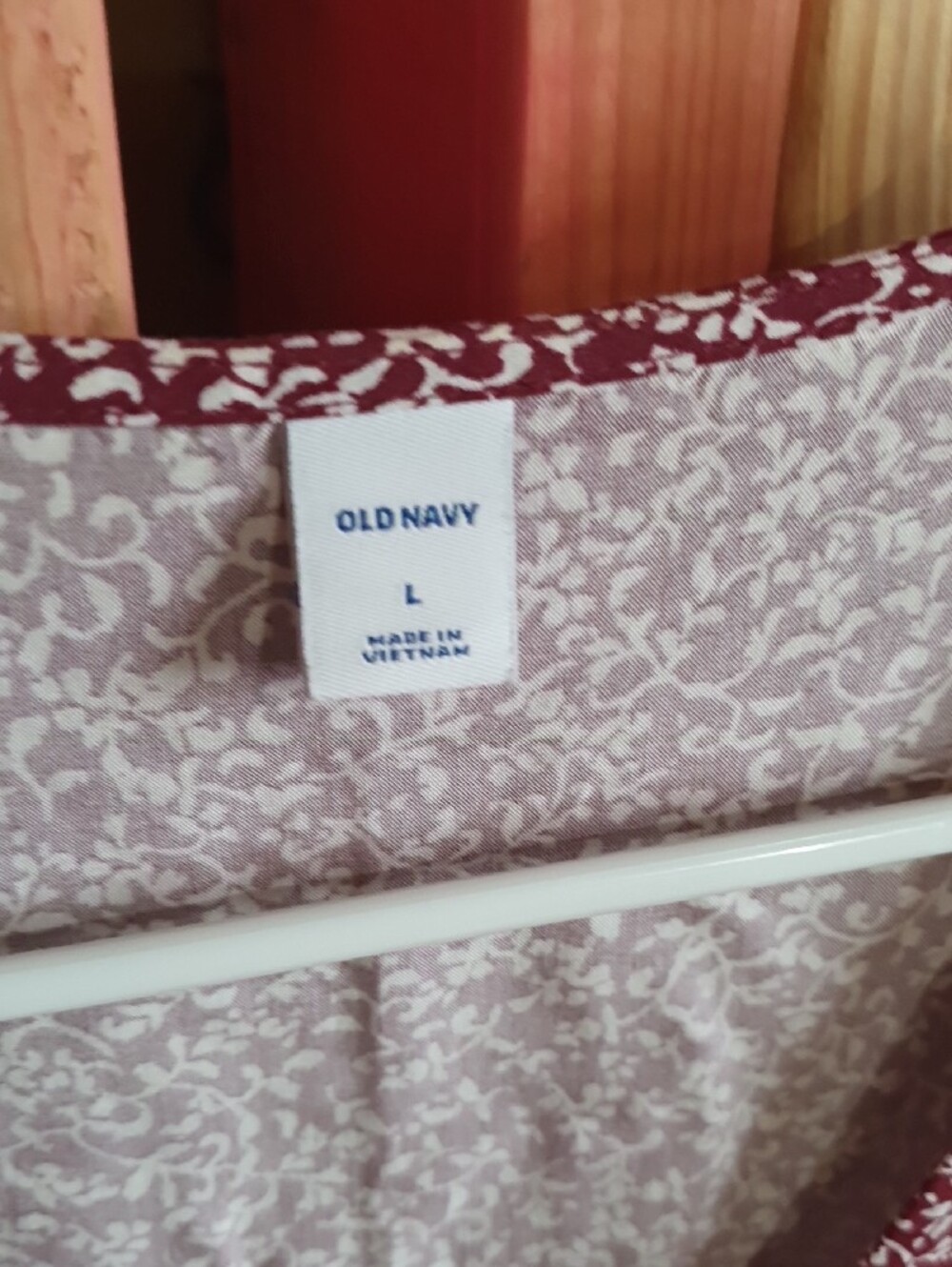 Old Navy Burgundy and White Twist-Front V-Neck Blouse - Picture 2 of 6